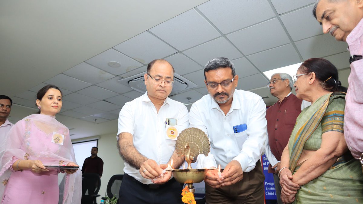 <a href="/MeUPGovt/">Medical Education Uttar Pradesh</a> पीजीआई नोएडा में मनाया गया एनेस्थीसिया विभाग का फाउंडेशन डे 
आज पीजीआई नोएडा में एनेस्थीसिया विभाग द्वारा अपना पहला फाउंडेशन डे मनाया गया। विभाग सर्जरी, सीटी और एंडोस्कोपी के मरीजों को सुविधाएं प्रदान कर रहा है। विभाग ने डॉ मुकुल जैन की अगुवाई में एक बुलंदी को छू लिया ह