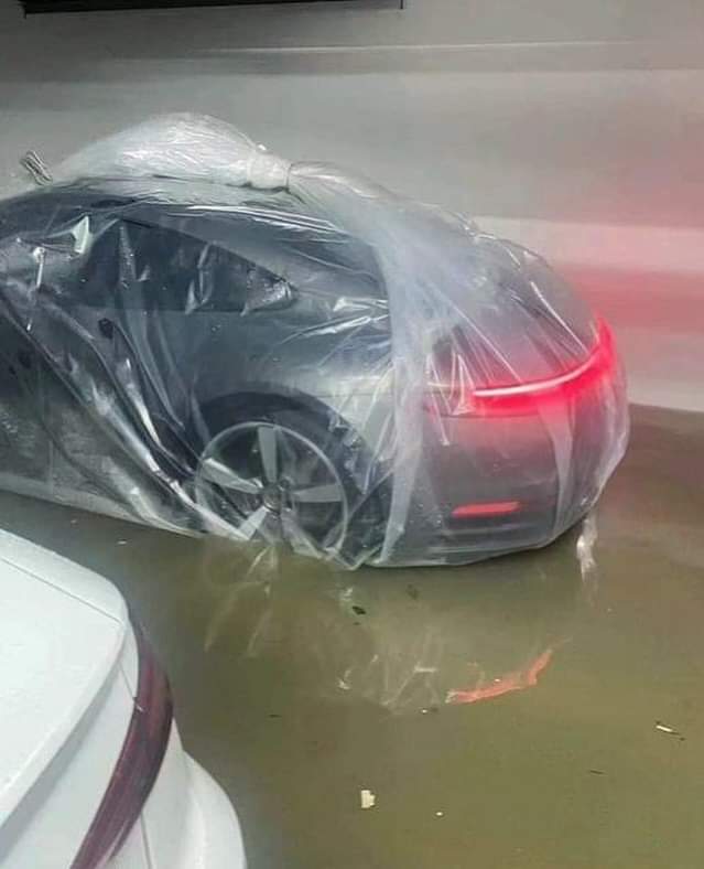 Hsinack's tweet photo. Mientras tanto, en Hialeah!
#AntesDelHuracan #SeConciente https://t.co/isPGNLPyei