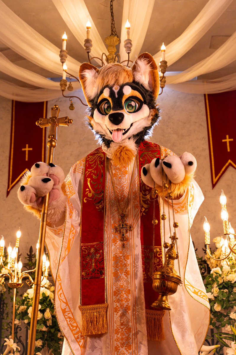 Matches_uwu's tweet photo. Confess your sins, my child.

#FursuitEveryDay 📷：@bluetoufu3 https://t.co/Mg0AGHqH8S
