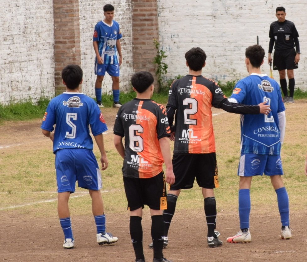 tomii_laares's tweet photo. Siempre dejando la vida por estos colores🧡🖤 https://t.co/0e5pWhilmJ