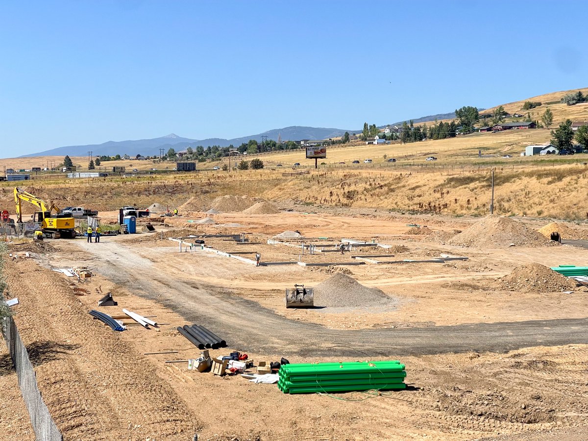 mfbn's tweet photo. As food insecurity has grown, so have we!
To follow our build updates, read more about our Campaign for Bigger Impact and to DONATE, click here:🔗 https://t.co/ExcgcMedIC
#montanafoodbanknetwork #mfbn #statewidefoodbank #capitalcampaign #bigsky #bigimpact #newwarehouse https://t.co/oiVTaSJYbM