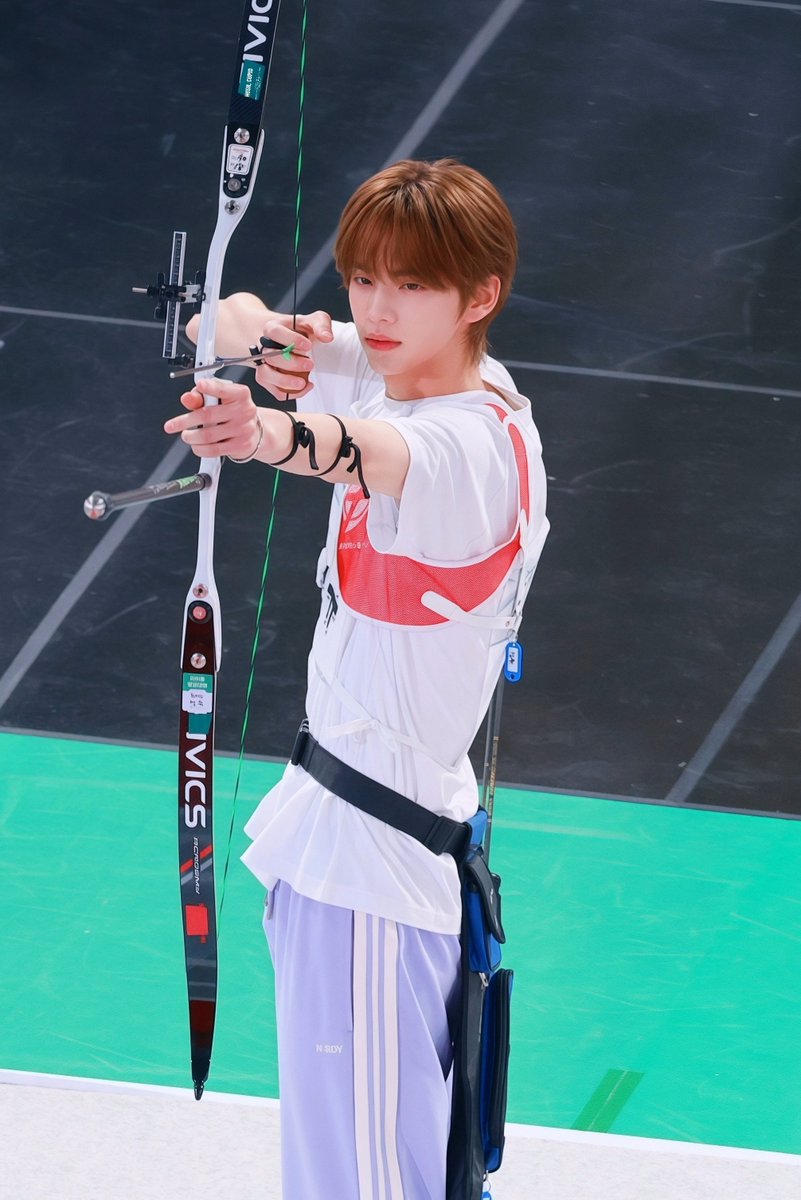 cupid_tws's tweet photo. 240805 아육대 HQ

🎯🥇양궁 잘하는 남자들 𝓼𝓸 𝓼𝓮𝔁𝔂🫢

#TWS #투어스 #신유 #SHINYU https://t.co/NBMEGsln0n