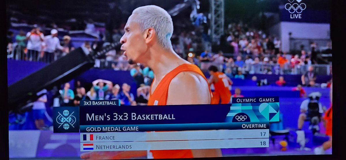 YES, YES, YES GOUD!!!!
Worthy de Jong scoort in de extra tijd 
de vereiste 2 punten. Waanzinnig. 
#TeamNL 3X3 Basketbal