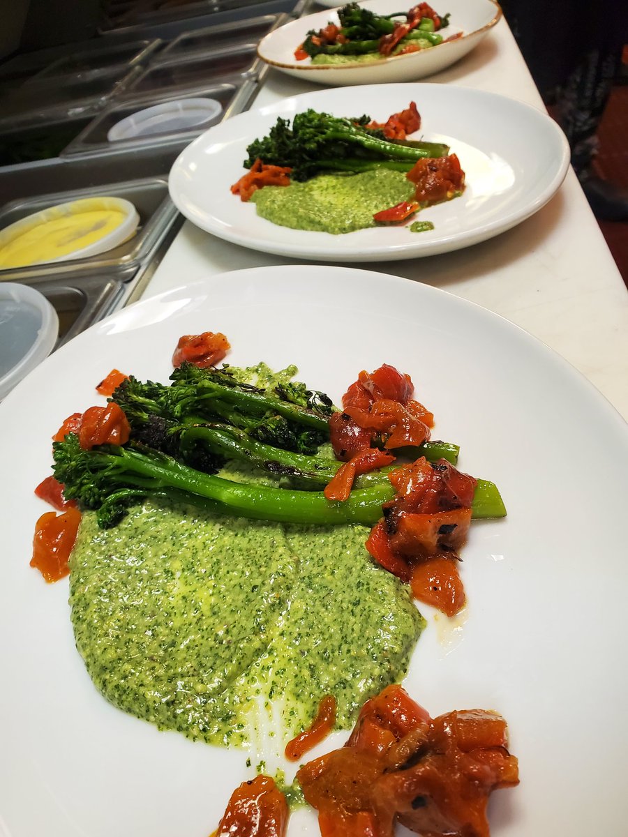 YeS_Itz_MaRiE's tweet photo. Salmon paired with pesto is absolutely my favorite 😍 🤤 #chefReid https://t.co/ya5CVg041g