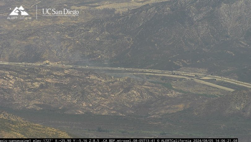 firevalleyphoto's tweet photo. #SheepFire itβs looking pretty good, I post more if it does anything. https://t.co/dLQJpgmKv4