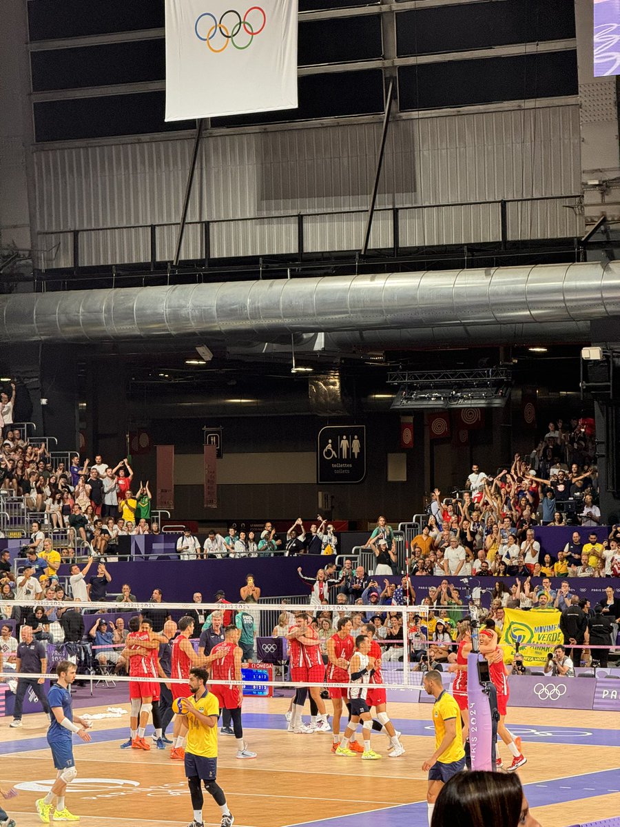 volleyballworld's tweet photo. USA 🇺🇸 SEND BRAZIL 🇧🇷 HOME!

Here’s the iconic reaction of the team after the winning point in @paris2024.

➡️ USA vs Poland in the semifinal round on August 7.

➡️ Score & stats: https://t.co/a2b0dm1eVB.

🛍️ Buy your Olympic #volleyball  : https://t.co/IkRsTVsTuI.

🏐 #Paris2024  @Paris2024