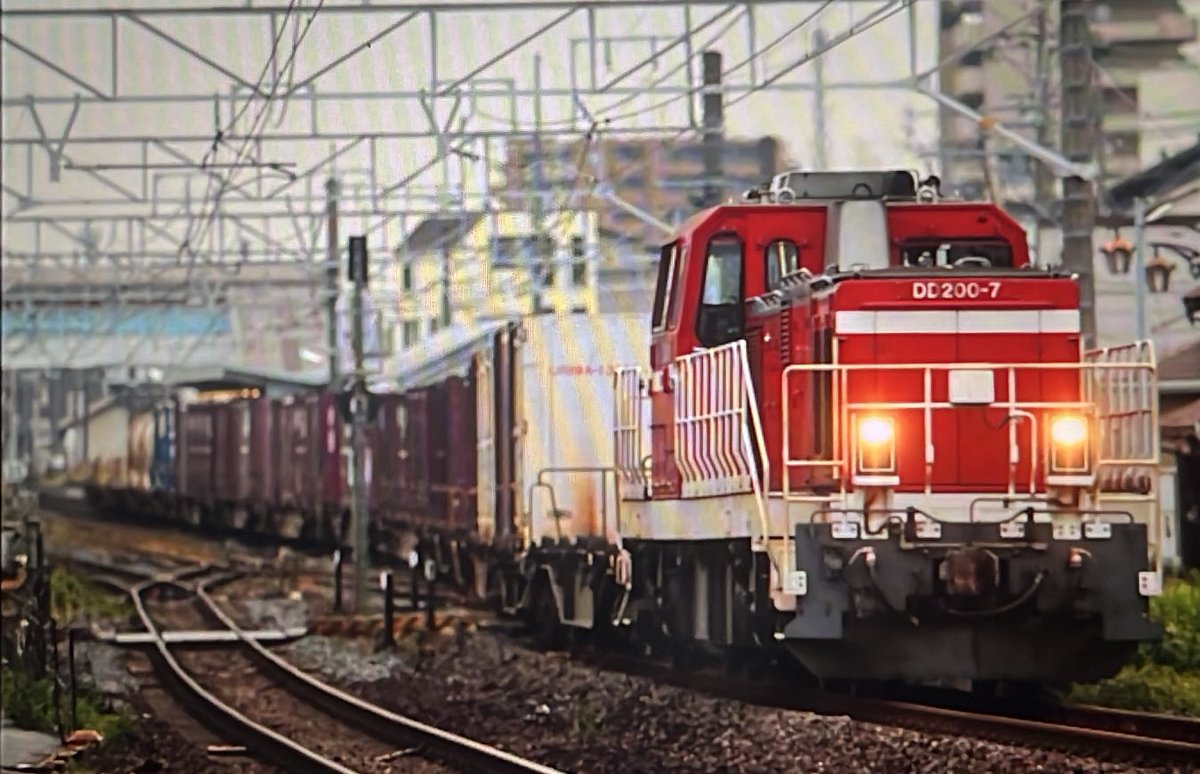 takkin_engine_d's tweet photo. おはようございます😃
2083レ、DD200-7+コキ14Bにて定刻で通過🫡
昨日と同じ7号機😭まぁ、ラッキー7という事で笑
今日も最後尾にコキ200✖️4が連結です😃
#2083レ
#DD2007
#コキ
#貨物運用 https://t.co/LLhNZstBRQ