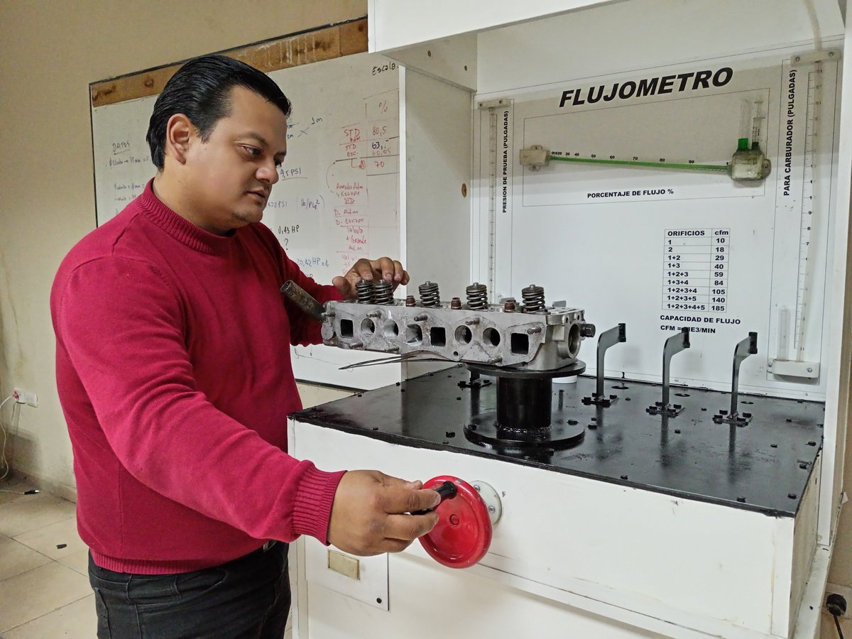 ISTAustro's tweet image. #InformaTEC | ✅Estudiantes de la carrera de Mecánica Automotriz🚘 adquieren conocimientos avanzados en la preparación de motores de competencia
Más información en nuestra página web👇🏼

bit.ly/3AdKLOK