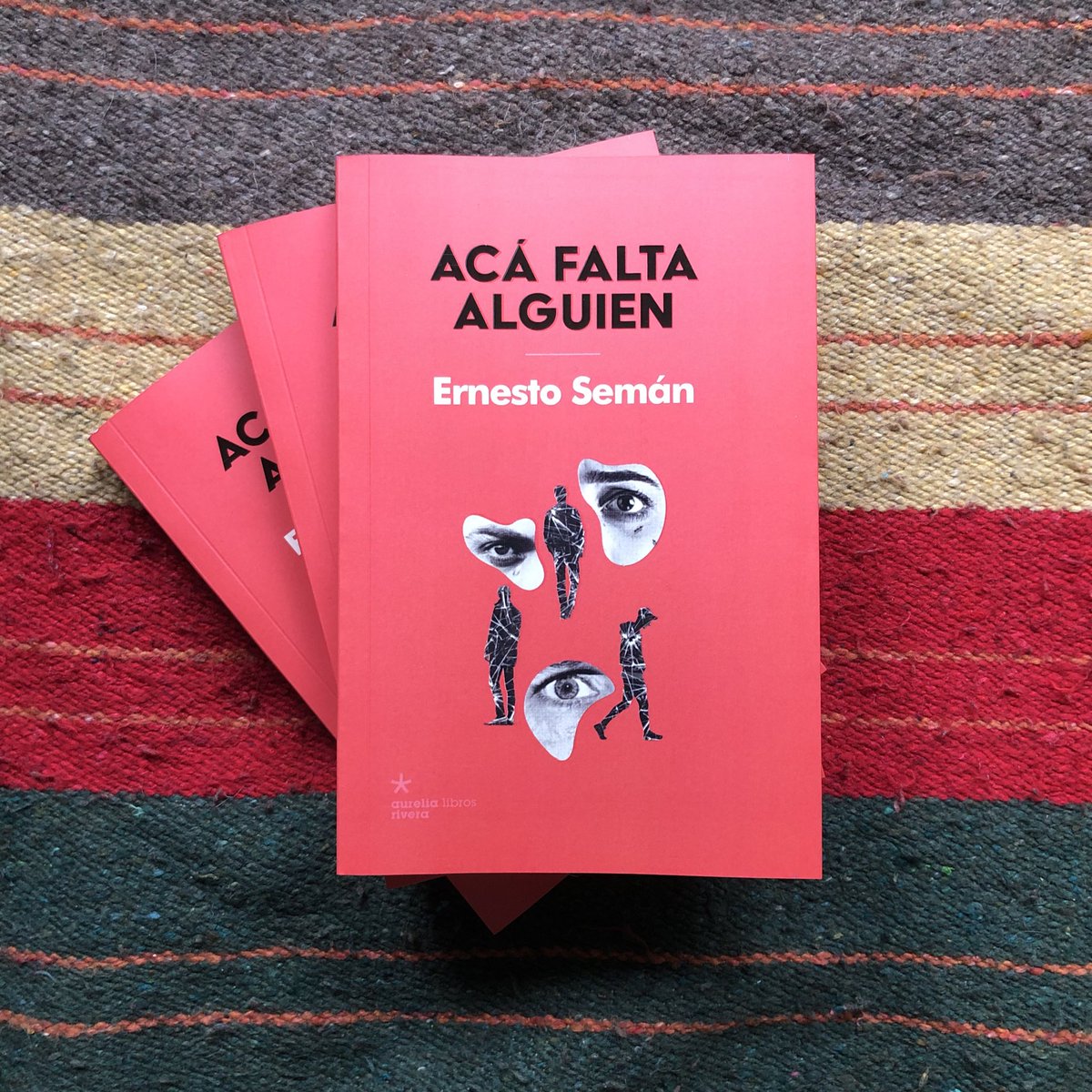 pablocorto68's tweet photo. A tres días del comienzo de la #fed24 preparamos la presentación en sociedad de la última novela de @ErnestoSeman (corran la voz) Acá falta alguien.
La encontrarán en el #StandE8 de #aureliariveralibros, en la calle #JuanForn de la @FEditores independientes.
En el @c_complejo https://t.co/iNqlHcEi42
