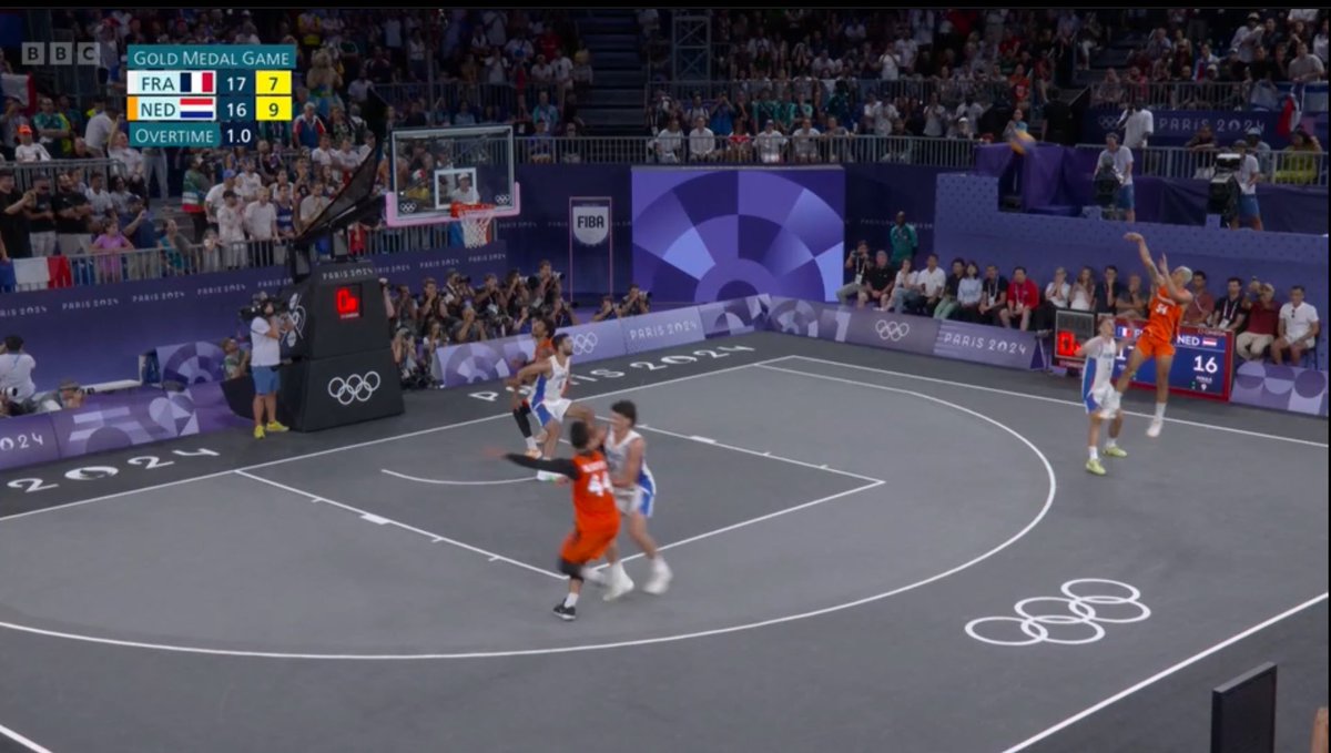 LeonKersten's tweet image. GOUD!  Allememachies. Wat een schot dat binnenvalt in de buzzer van overtime. @BeWorthy wat een verhaal van deze Nederlandse grootheid. Met natuurlijk ook de anderen van @3x3NL