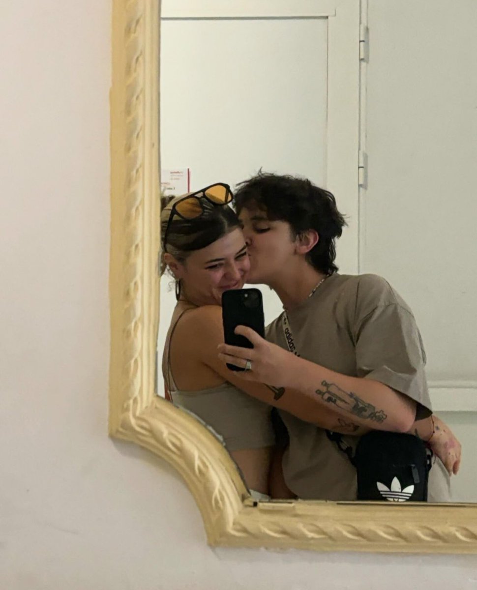 arechenews's tweet image. Post de instagram de María Rivero

“Mi 🩵”

🔗 instagram.com/p/C-TWrSCKrn0/…