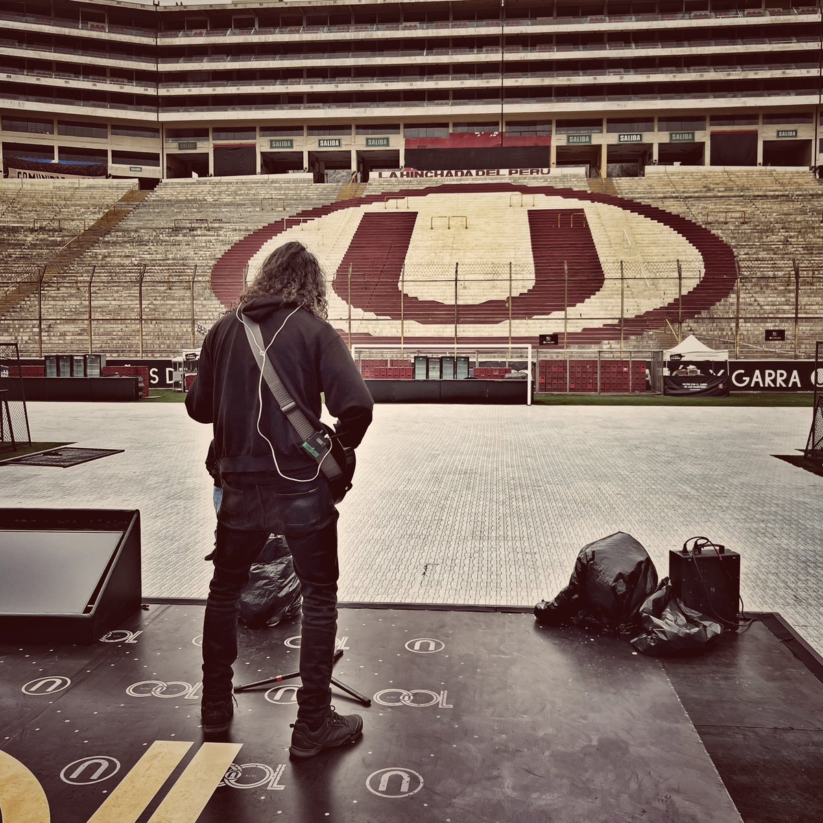 cuchillazo's tweet photo. Sonido listo y Bestial! Nos vemos mañana en el Monumental! #CentenariU #RockPeruano @Universitario https://t.co/ReU33tse5b