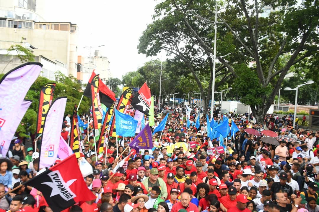PartidoPSUV's tweet photo. Nosotros seguiremos por el camino de la paz.

#PatriaSoberanaYPlena https://t.co/N7MLlewdTg