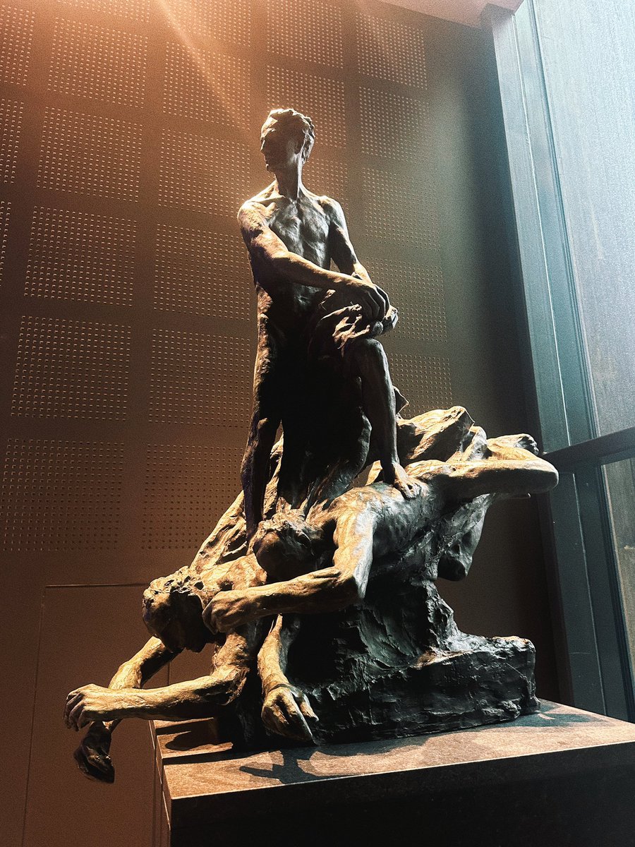 Hierarchy tweet media