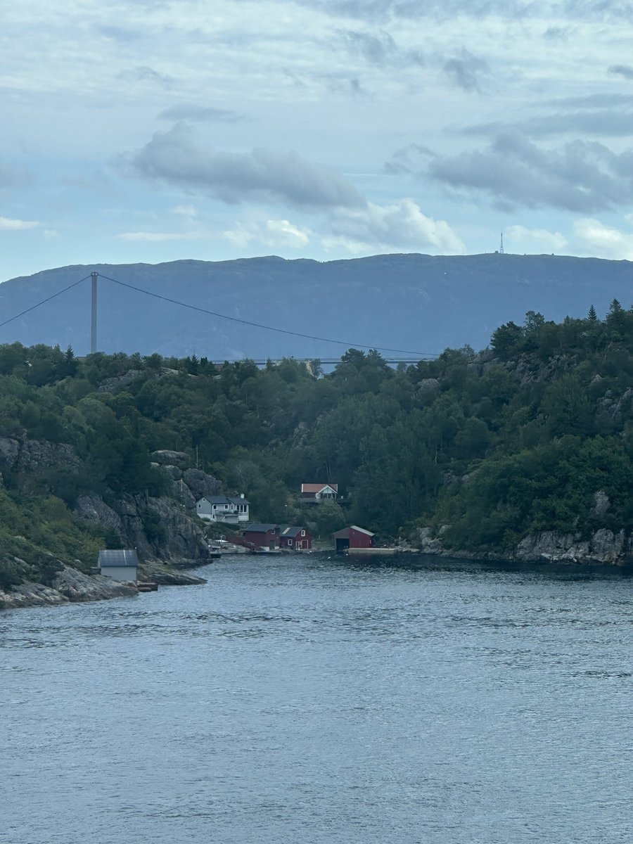 newietraveller's tweet photo. Cruising along the stunning Byfjorden
to Bergen, Norway Day 3 of our @PrincessCruises Norway cruise on beautiful #SkyPrincess #ILoveThis❤️#cruusing #cruisinglife #Norway🇳🇴 https://t.co/CN2VBoSoha