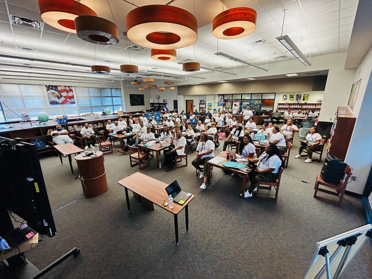PrincipalMBanks's tweet photo. Great Day at THE Royce West Leadership Academy, where its GAME ON: Leveling Up to "A Winning Year! Professional Development, District's Convocation and Fellowship! @VeltHutchins @Tanya_N_Shelton #RegionIVRising @SenRoyceWest https://t.co/WakOv1ybYn