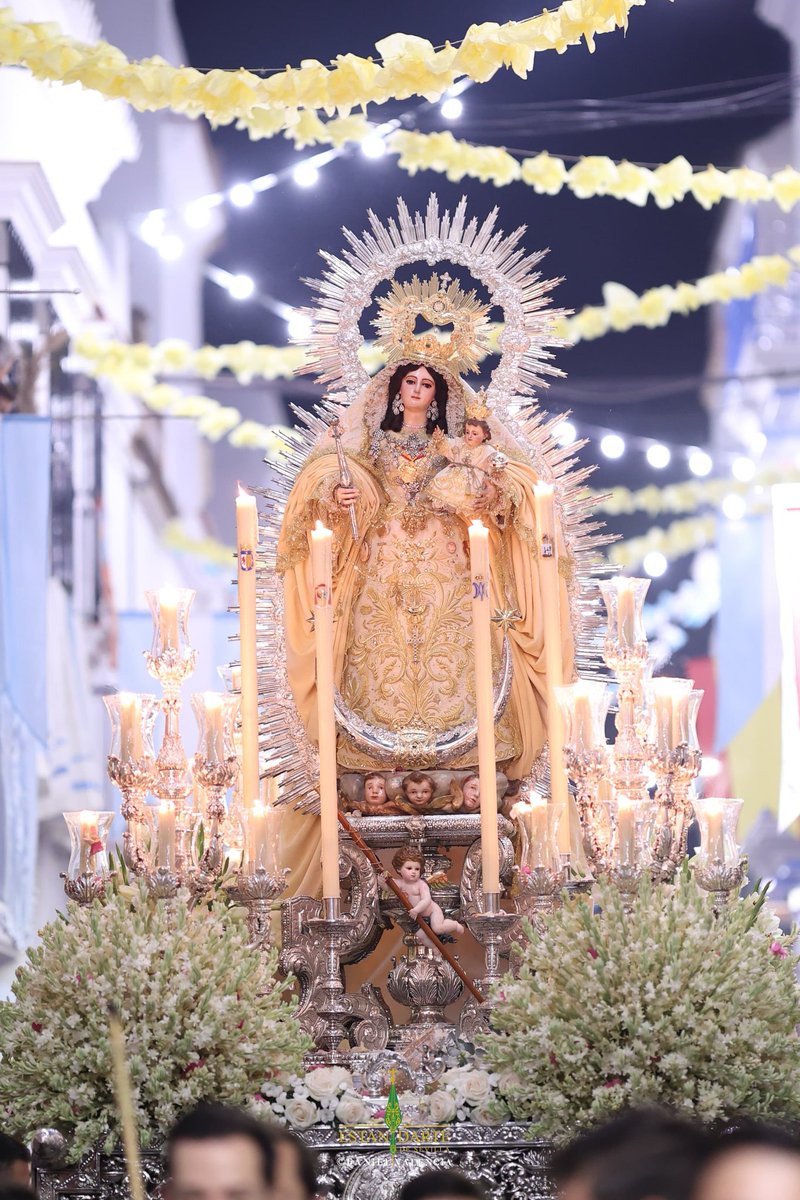 Estandarte de Sevilla tweet media