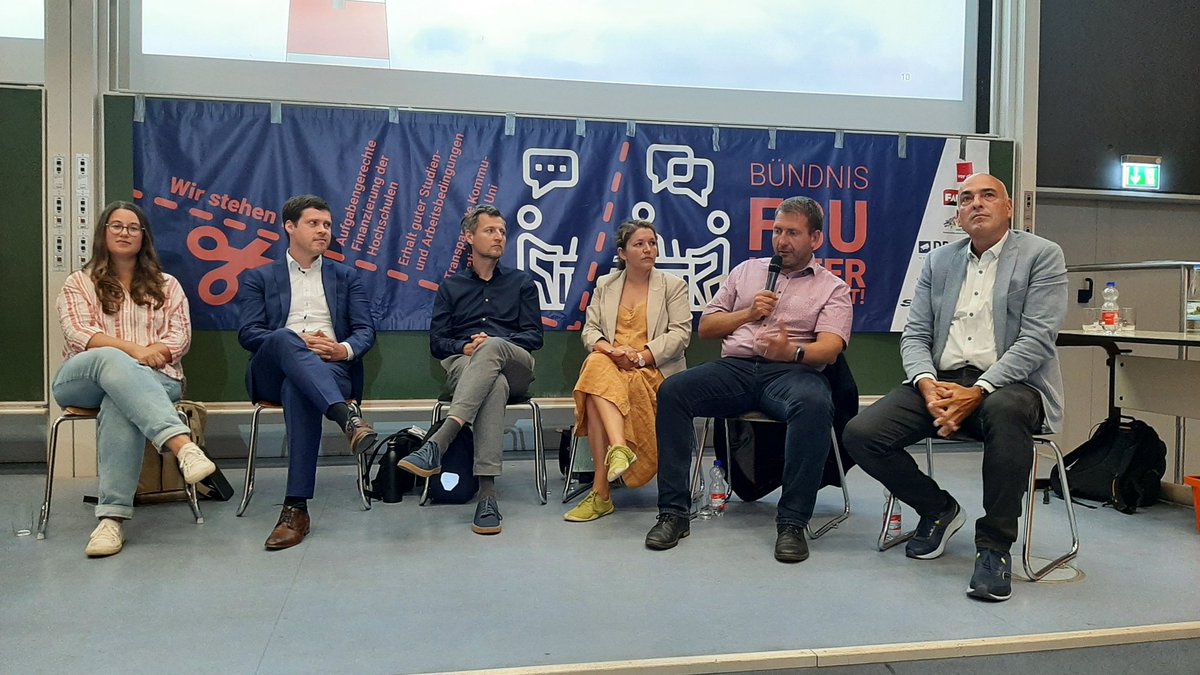 Die Podiumsdiskussion ist zu Ende. Vielen Dabk an die Teilnehmenden!