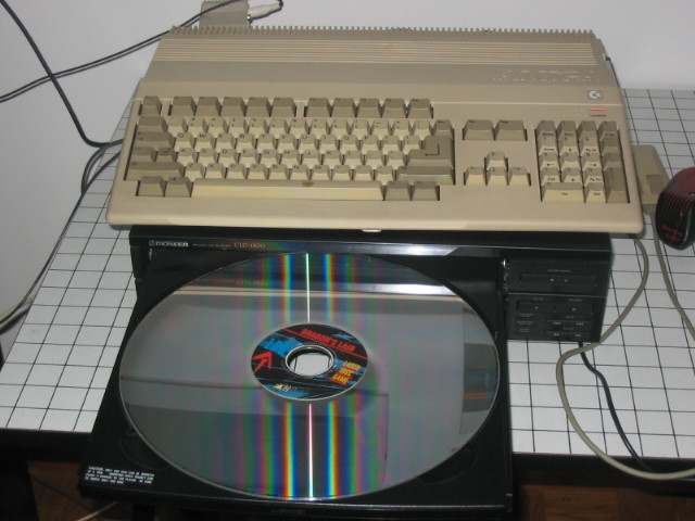 SAKURARadiochan's tweet image. Your mass storage, sir. #amiga #laserdisc #fansub