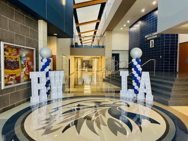 PrincipalMBanks's tweet photo. Great Day at THE Royce West Leadership Academy, where its GAME ON: Leveling Up to "A Winning Year! Professional Development, District's Convocation and Fellowship! @VeltHutchins @Tanya_N_Shelton #RegionIVRising @SenRoyceWest https://t.co/WakOv1ybYn