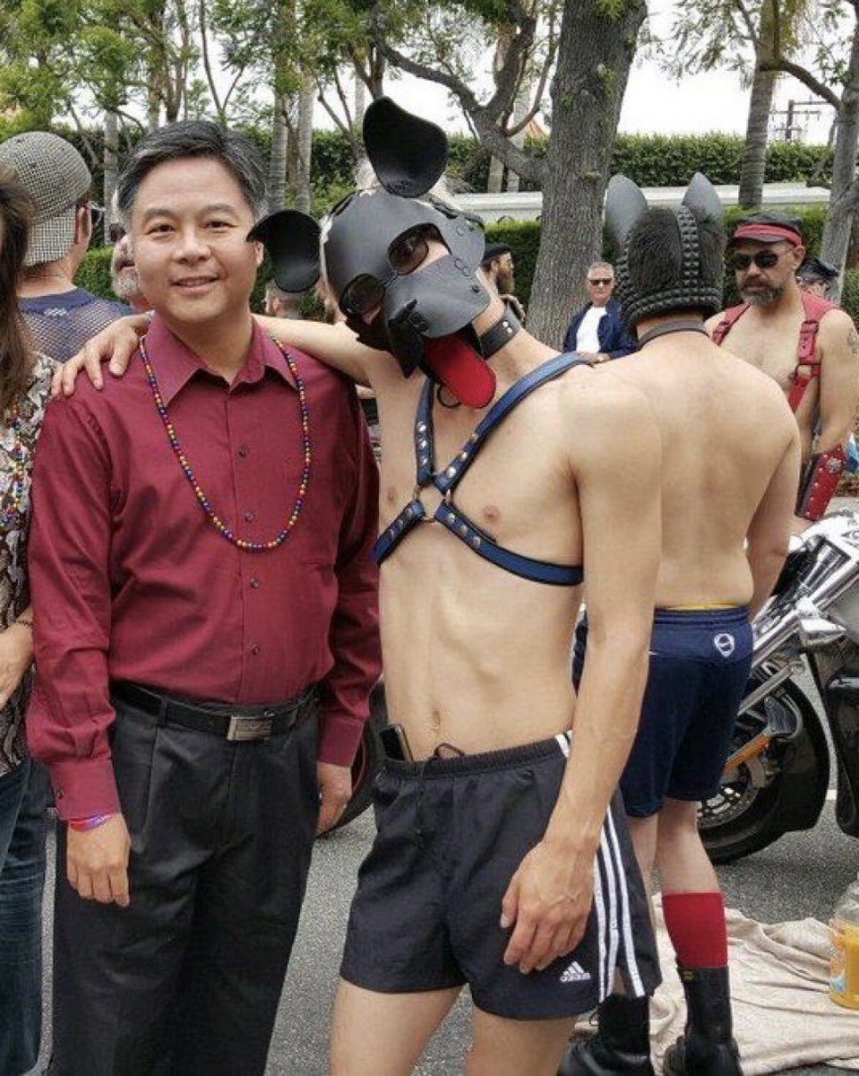 assliken's tweet image. yeah... Trump is so weird