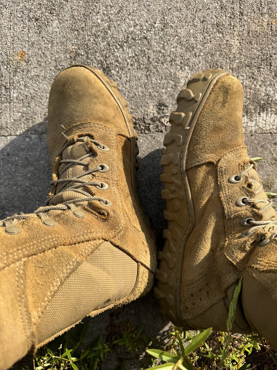 Shadow_Paws517's tweet photo. Would love to be out of these boots rn. Who wants to watch me take these boots off???  Video will be uploaded to my feetfinder and onlyfans accounts 😘👣 https://t.co/3fnkKS0kqr