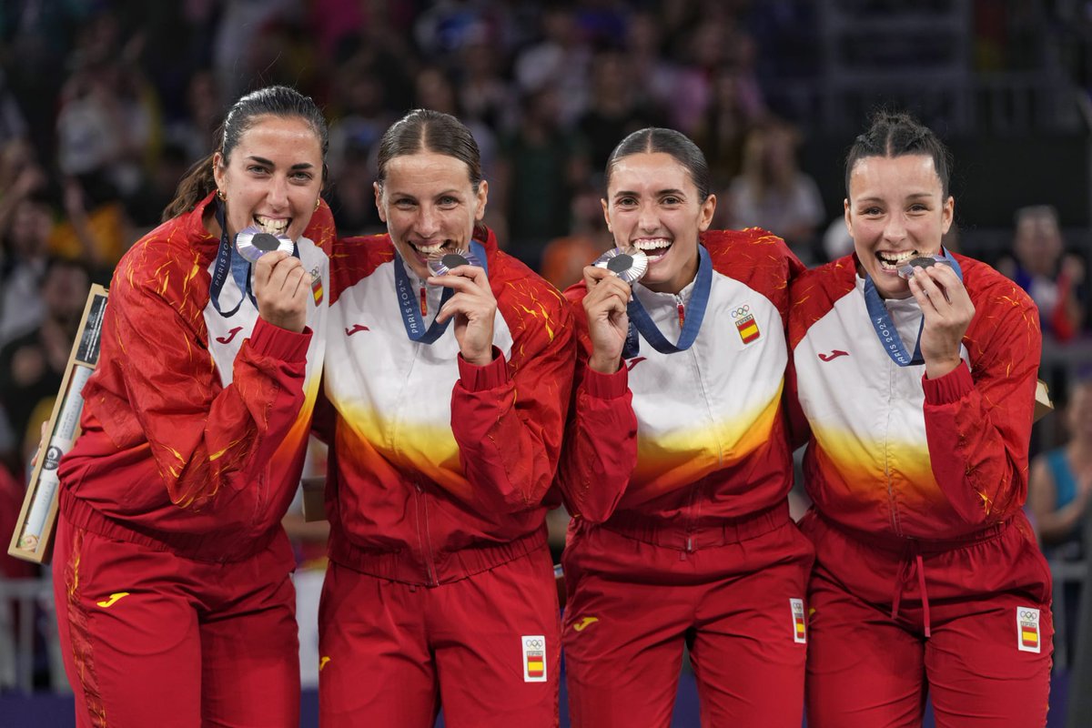 COE_es's tweet photo. 🥈 ¡𝑺𝑼𝑩𝑪𝑨𝑴𝑷𝑬𝑶𝑵𝑨𝑺 𝑶𝑳𝑰𝑴𝑷𝑰𝑪𝑨𝑺! 🥈

- Vega Gimeno
- Sandra Ygueravide
- Juana Camilión
- Gracia Alonso

😍 ¡Ya sois parte de la historia del deporte español!

#Paris2024 #Olympics #ElCorazónDeEspaña❤️🇪🇸 https://t.co/gMiON7ZoXY