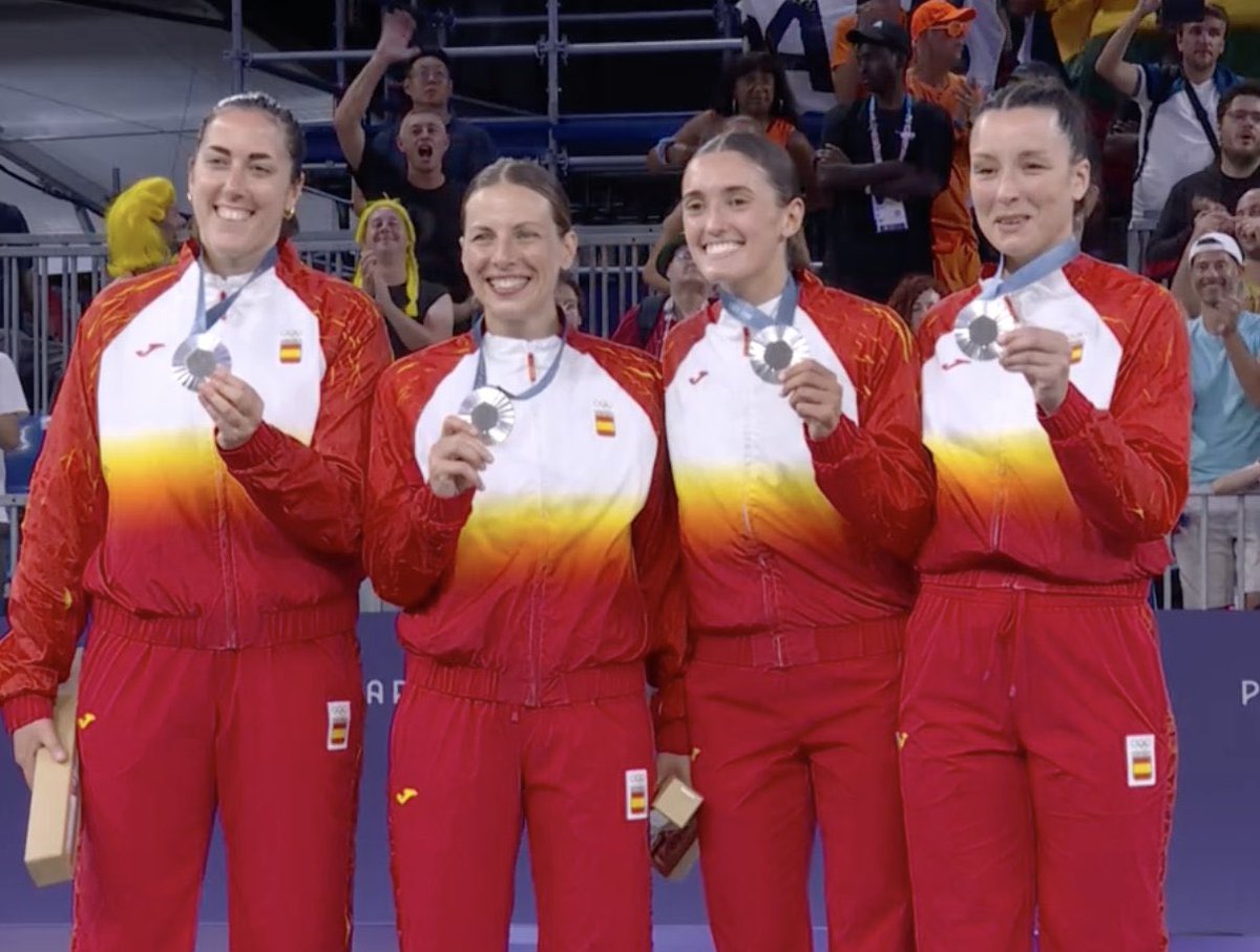 floppball's tweet photo. Una vez pasada la rabia…

🥈 GRACIAS 🥈

Mas pronto que tarde el 3x3 dejará de ser solo 9 en 🇪🇸 y gran parte de culpa la tendréis vosotras. 

HISTORIA DEL 3x3 🥹🫶🏻 https://t.co/OhZ96O3HGp