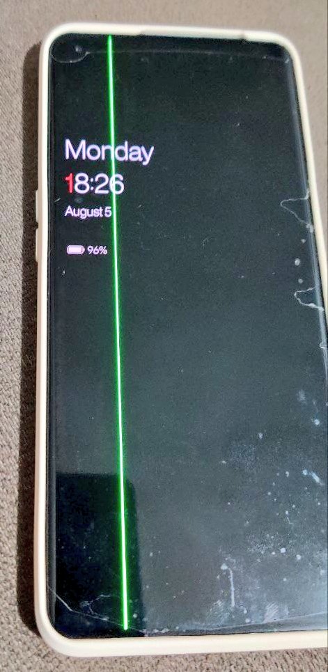 otalbigua's tweet image. Outch &amp;gt;&amp;lt; ... And since I'm living in Brazil... there's nothing much to do :/  #oneplus #oneplus9pro #greenline @oneplus @OnePlus_Support