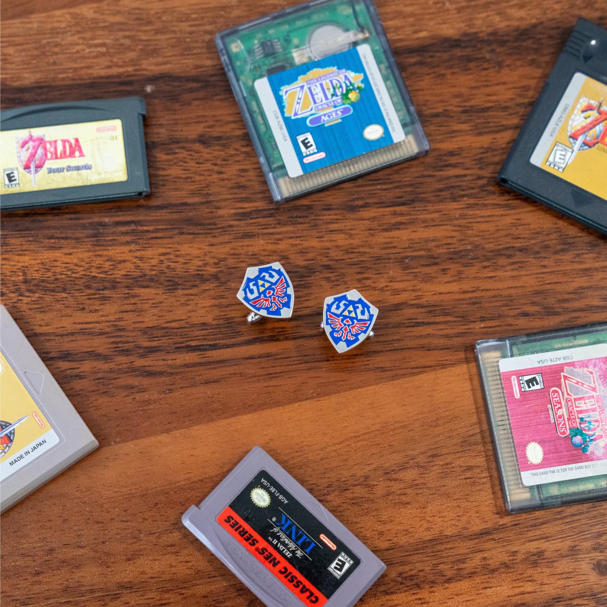 HerosArmory's tweet photo. Who else is counting down the days until Echoes of Wisdom? 🙋‍♂️

Get these cufflinks today --> https://t.co/Qh0VxArw4T

#zelda #thelegendofzelda #legendofzelda #echoesofwisdom #hyrule #hyruleshield #zeldacufflinks #hylianshield #royalshield https://t.co/TExcXBON3B