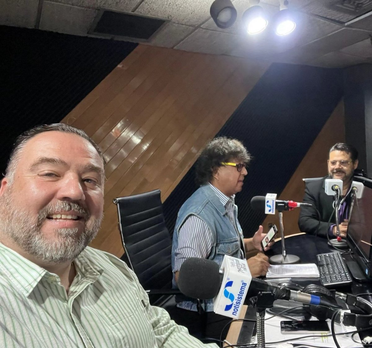 Agradecemos a <a href="/Notisistema/">Notisistema</a> y al Periodista José Luis Jiménez Castro la invitación a su programa de radio Módulo de Servicio, en el cual dialogamos acerca de los temas de Infraestructura y Obra Pública que aqueja a nuestra ciudad.

<a href="/carlosornelas68/">Carlos Ornelas</a>