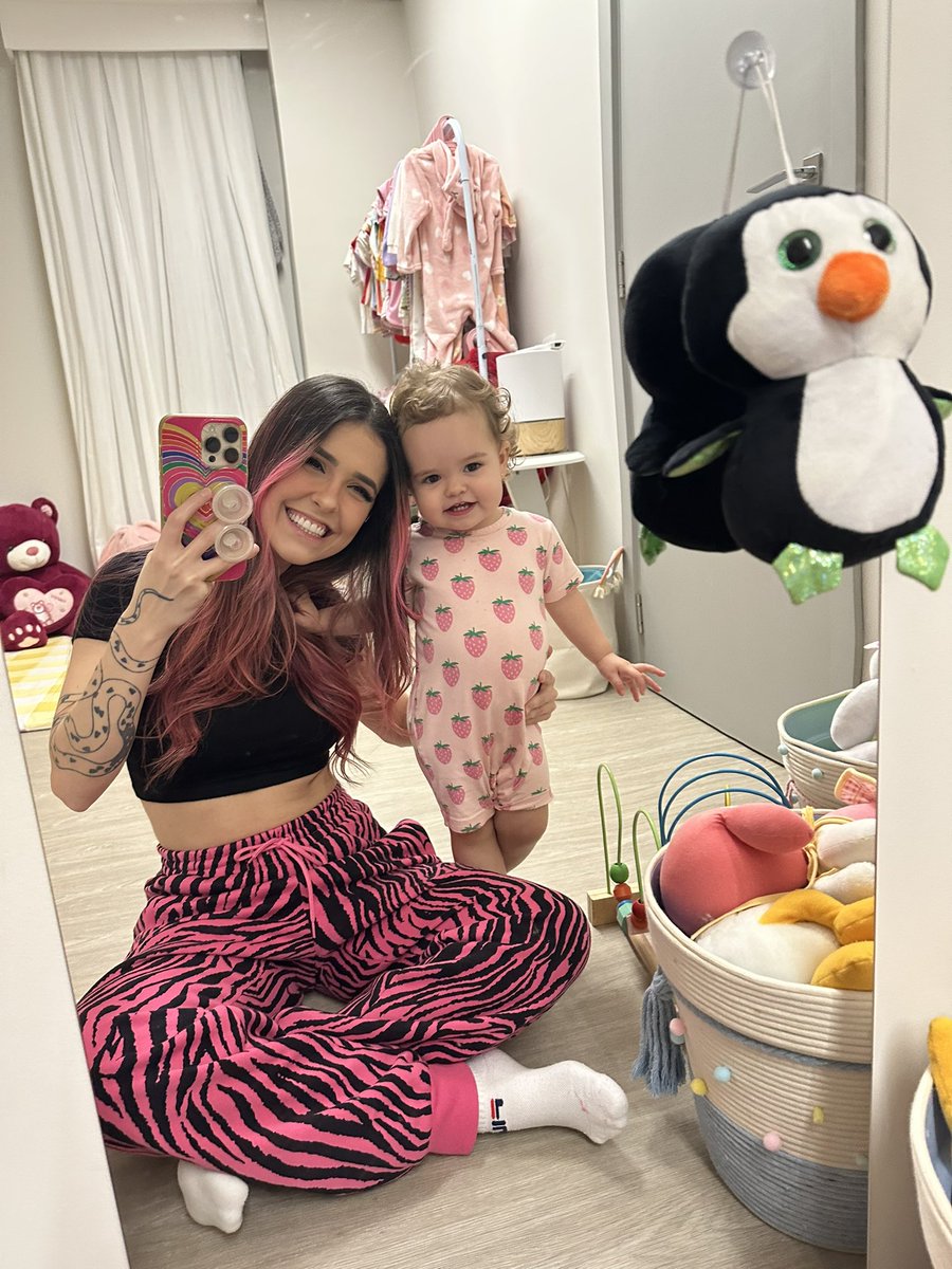 mais tarde tem live sim, mas agora tô ocupada sendo mamain
