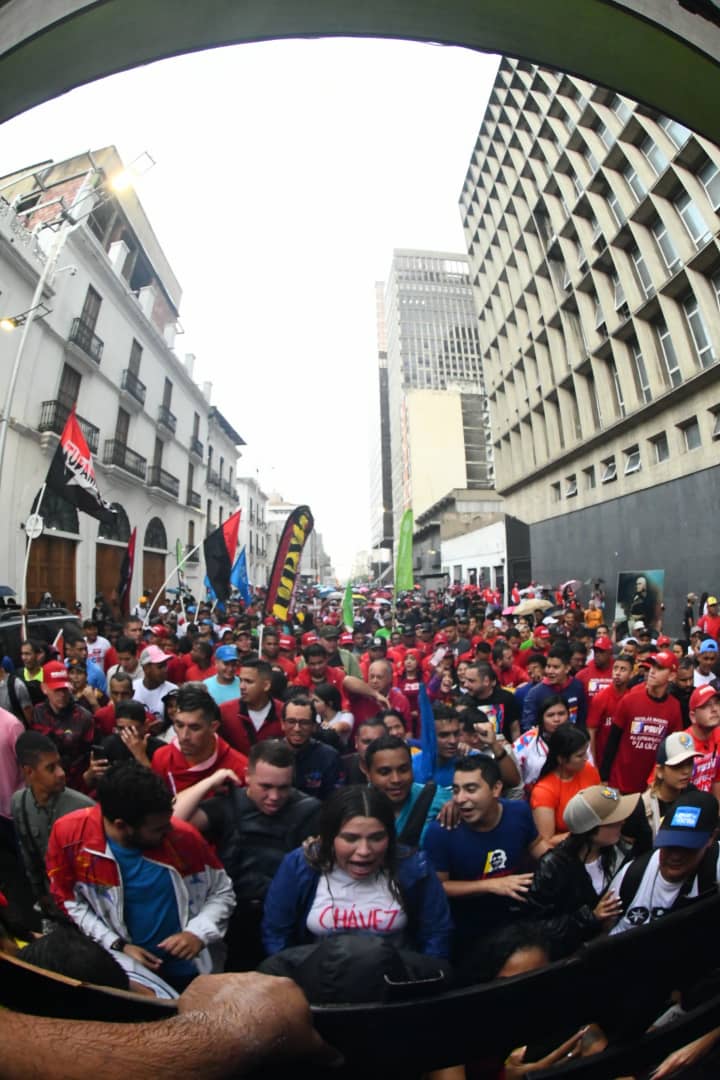 PartidoPSUV's tweet photo. #MásImagenes

La juventud venezolana tiene millones de argumentos y razones para defender al hombre leal a Chávez y al pueblo ❤️

#PatriaSoberanaYPlena https://t.co/PV1HkySs9N