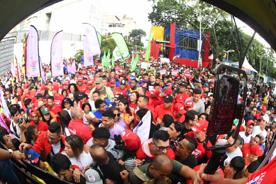 #MásImagenes

La juventud venezolana tiene millones de argumentos y razones para defender al hombre leal a Chávez y al pueblo ❤️

#PatriaSoberanaYPlena