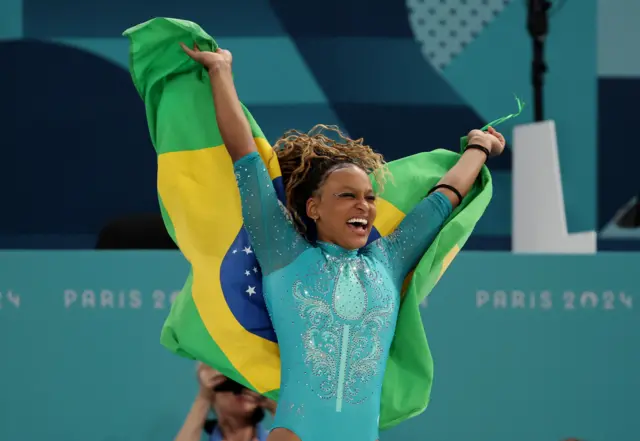 generonumero's tweet photo. 🥇A maior medalhista olímpica do Brasil é uma MULHER NEGRA!

Hoje, Rebeca Andrade conquistou sua sexta medalha olímpica e ultrapassou Robert Scheidt e Torben Grael, que conquistaram cinco medalhas cada um. https://t.co/itFptado5e