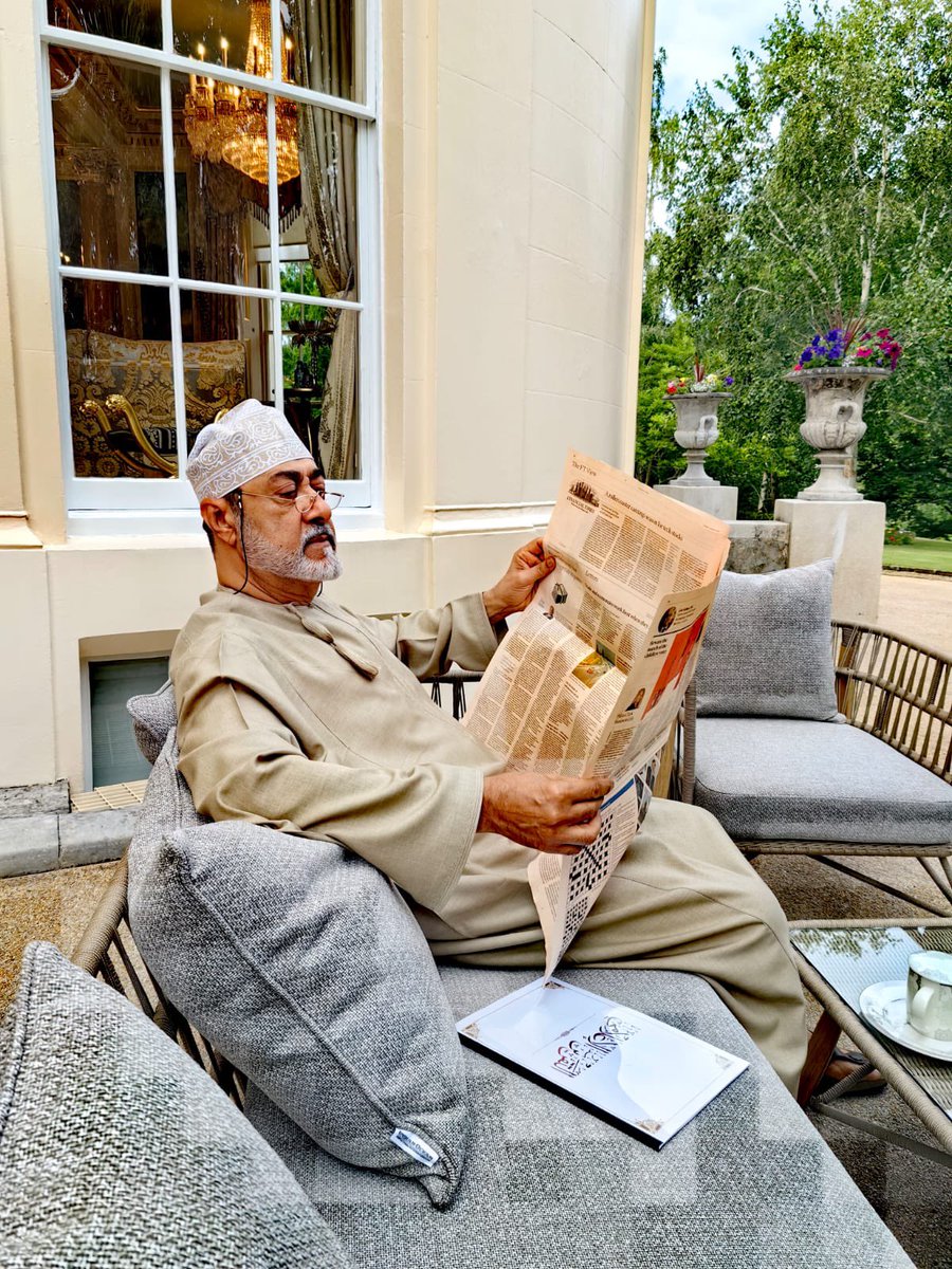 📸 إطلالة حديثة لحضرة صاحب الجلالة السلطان #هيثم_بن_طارق المعظم /حفظه الله ورعاه/ بـ منزله العامر المملكة المتحدة