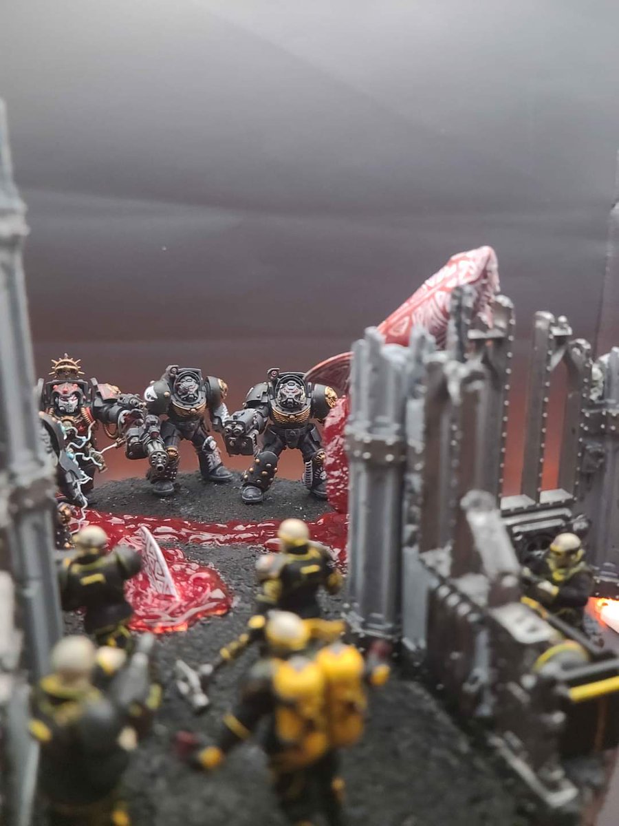 WarsmithGarrett's tweet photo. In yesterday's post I mentioned that my Space Shark Librarian was submitted in a diorama with a squad of Terminators against some Genestolen Helldiver Guard, well this is that diorama. Individual Space Shark terminator photos in a post to follow
#paintingwarhammer #40kconversions https://t.co/cJ1J02VRFd