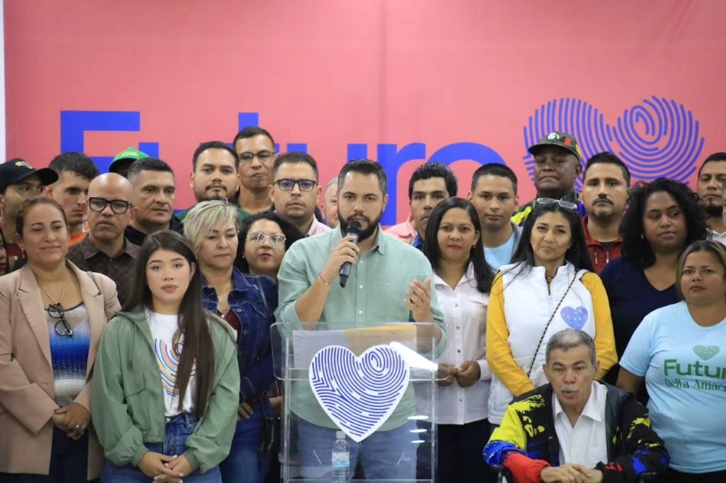 HectoRodriguez's tweet image. La fuerza del @movfuturoven contribuyó en la victoria de la paz y del pueblo venezolano en las pasadas elecciones presidenciales. 

Esto nos motiva a seguir trabajando para encausar las prioridades de la gente; por eso la agenda de Futuro es la del diálogo profundo con la…