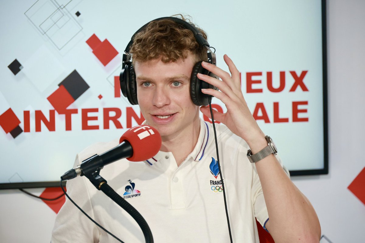 RFI's tweet photo. 🎙️ #LeonMarchand était l'invité exceptionnel de Radio Jeux Internationale ! 

🏊‍♂️ Le nageur français, quintuple médaillé olympique à #Paris revient sur son olympiade.

➡️ L'émission est à retrouver ici : https://t.co/Us7eWujLlp

📸 Pierre René-Worms/FMM https://t.co/tvyj7cUNJS