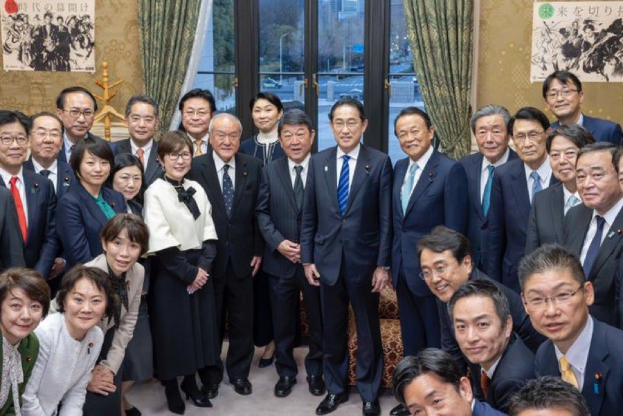 vQMdJDNtC1ucykk's tweet photo. 何度でも言う、、、

こんな奴らの為に、

80年間、
命を繋いで来た訳じゃないんだ。

#緊急事態条項を白紙撤回して下さい

#緊急事態条項の強行採決は許さない https://t.co/4PuJYd5KE4