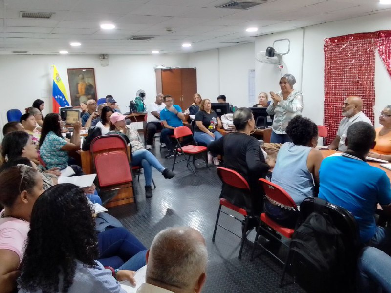 Edu_Caracas's tweet photo. Comenzamos la semana reunidos con los directores parroquiales para poner en marcha el programa de Escuelas Abiertas. Queremos que todos nuestros niños y niñas disfruten de actividades recreativas durante las vacaciones de este año 2024.  

#PatriaSoberanaYPlena
@_LaAvanzadora https://t.co/0qbMYn0Fe9