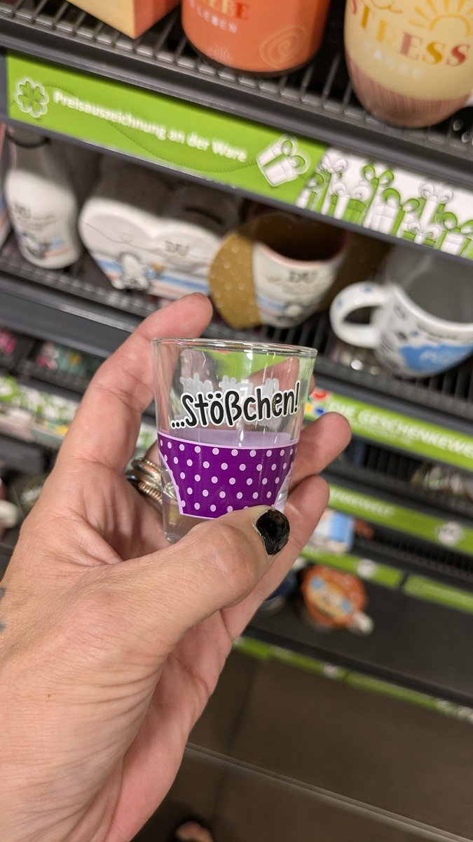 NxExNxi's tweet photo. STÖẞCHEN ???
Ob mit oder ohne Höschen?? 🫢😁
Sorry das ist aber nicht meine Schlüpperfarbe 🤣
#verrückteDinge #FunPic #LosLachtMal https://t.co/cfNm5uIDpn