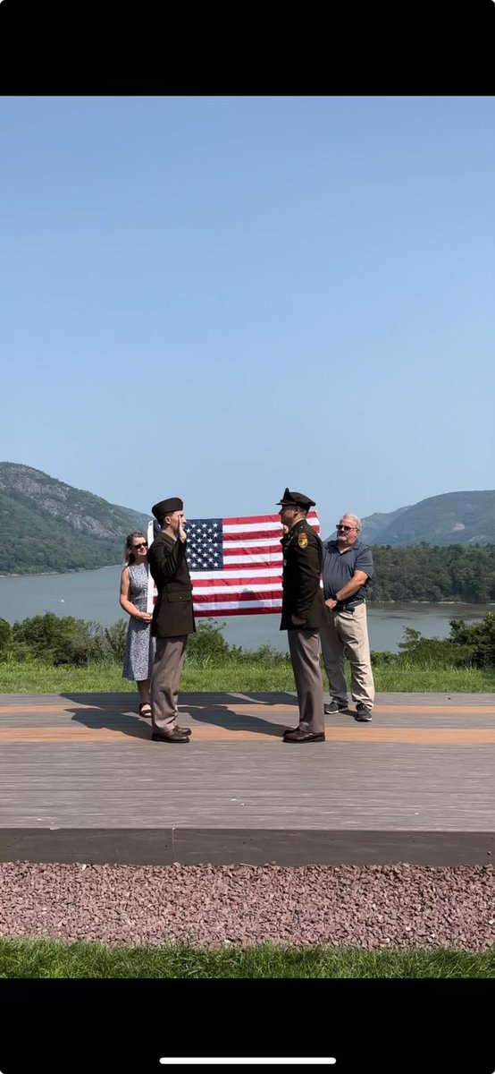 Upon completing his Chinese Flagship in Taiwan, 2LT Skirzenski received his commission from IU ROTC and was administered the oath by our former cadre and IU alumni, CPT Davel. 2LT Skirzenski completed Sapper Leader Course as a cadet and will be serving as an Engineer Officer! 🦬