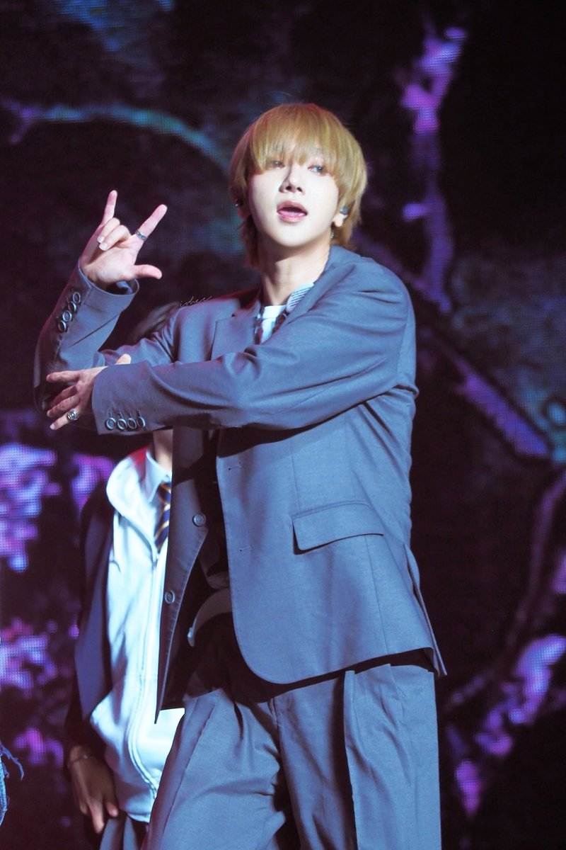 iohcc62's tweet photo. 240803
 <SUPER SHOW SPIN-OFF : Halftime> in Kuala Lumpur

Get A Guitar🎸
@shfly3424 

#SUPERJUNIOR #슈퍼주니어 
#YESUNG #예성 #艺声 https://t.co/g8i2PLTNZz