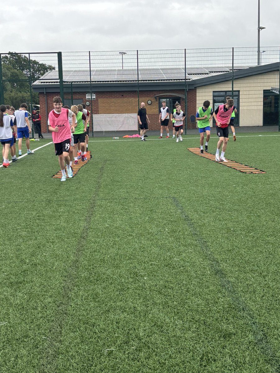 EveshamUtdAcad's tweet photo. First day of pre season for the academy ⚽️
#hardwork #play #team #fitness 
@EveshamUtdAcad @EveshamUnitedFC @EveshamLadiesFC https://t.co/LU48CBboCs