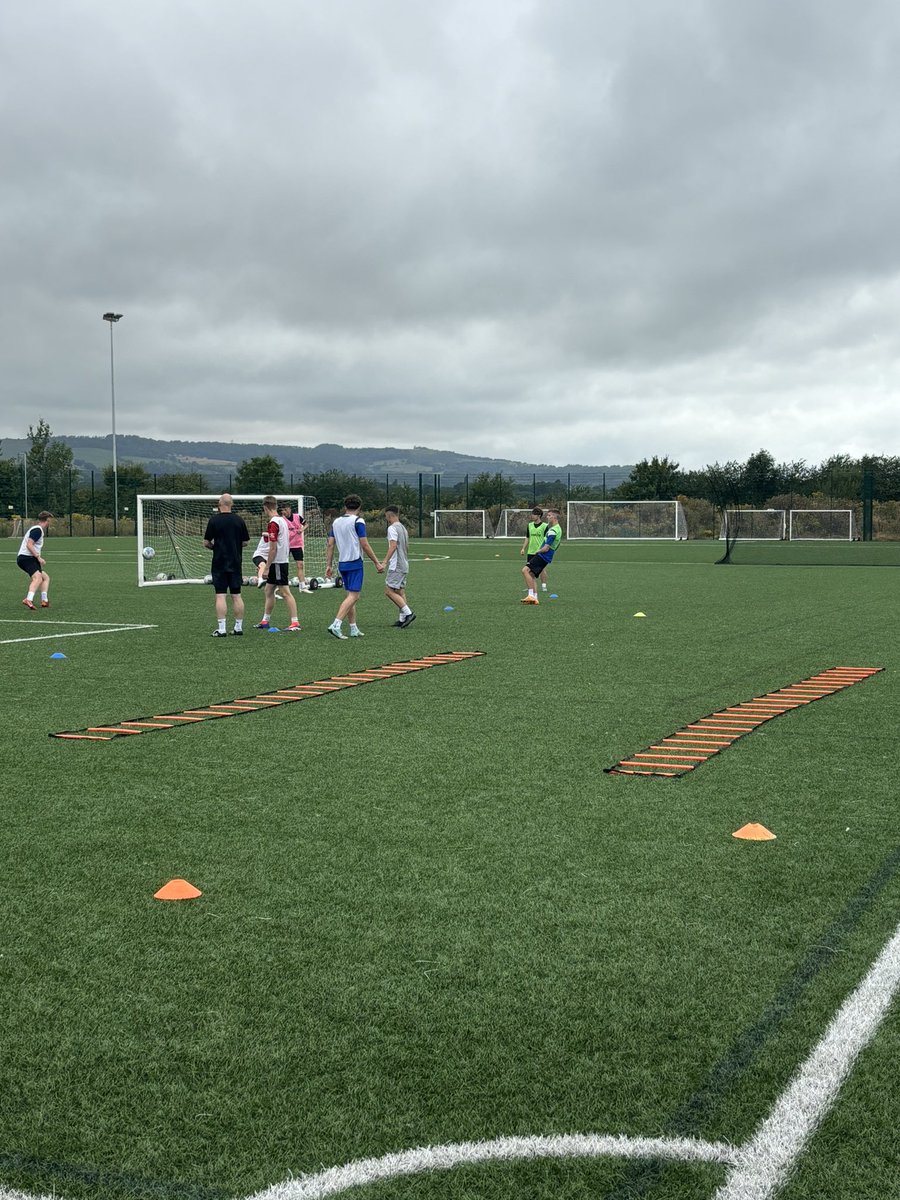 EveshamUtdAcad's tweet photo. First day of pre season for the academy ⚽️
#hardwork #play #team #fitness 
@EveshamUtdAcad @EveshamUnitedFC @EveshamLadiesFC https://t.co/LU48CBboCs