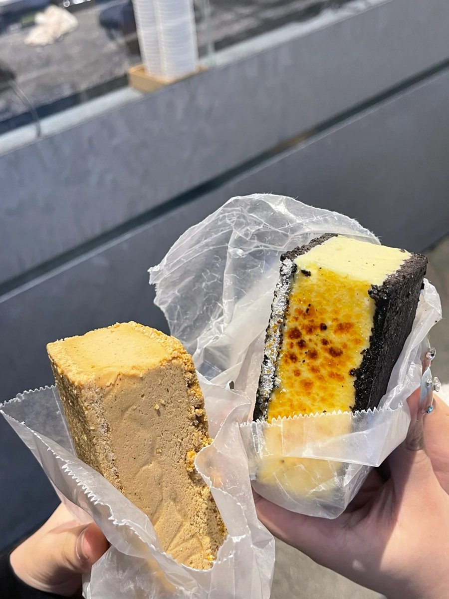 Marie34822989's tweet photo. Yaletown｜Fragrant toasted brulee ice cream sandwich.The store is relatively small. My friend and I walked back and forth on the road twice before we found this store https://t.co/oO9Da3J4DW