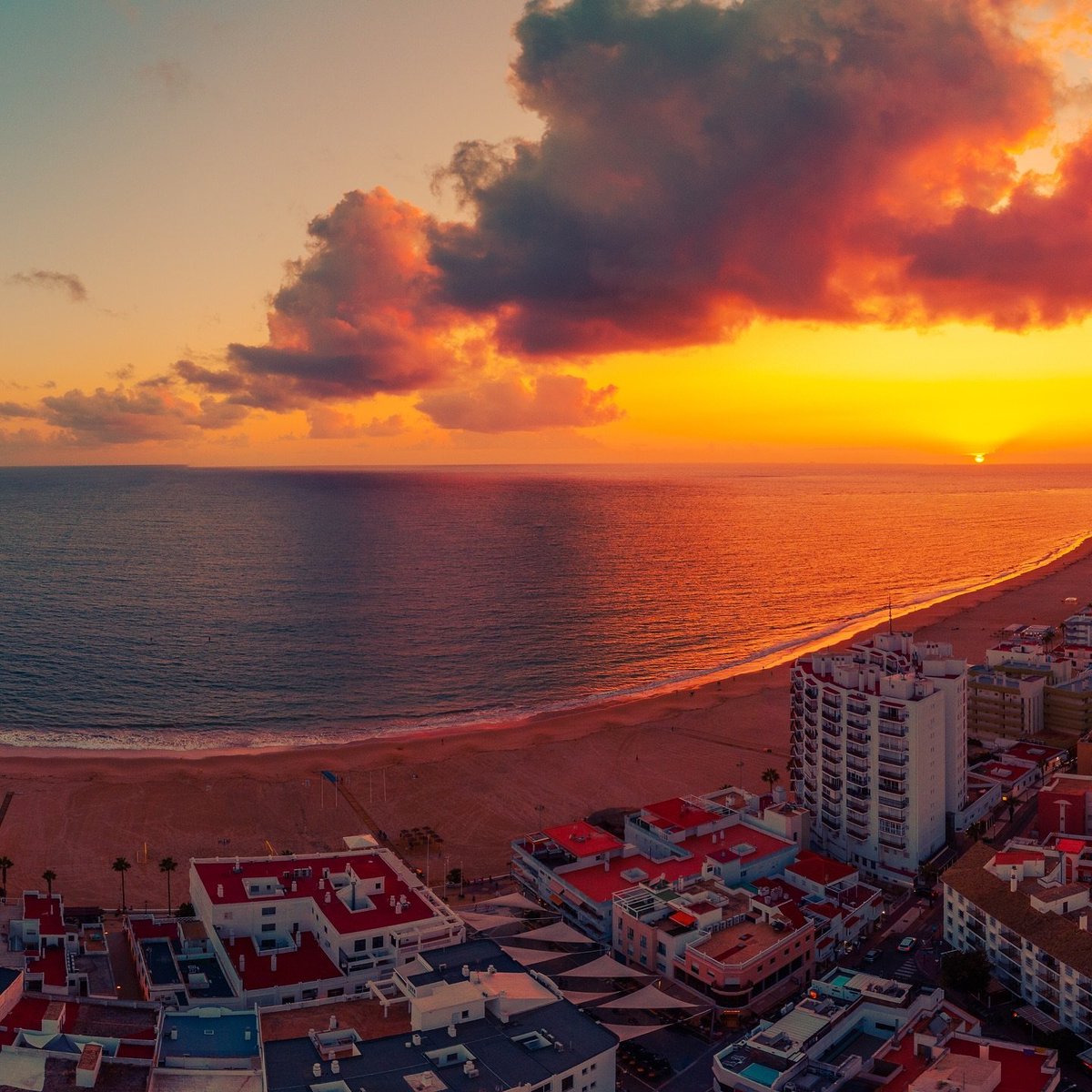 Rota, Cádiz.
📸 adrianmacias3_
#andaluciayole #andalugrafias #andaluciasolohayuna
#cadiz 
#sevilla 
#malaga 
#huelva 
#jaen 
#granada 
#cordoba
#almeria
#andaluciaparaiso
#andaluciaturismo
#visitaandalucia