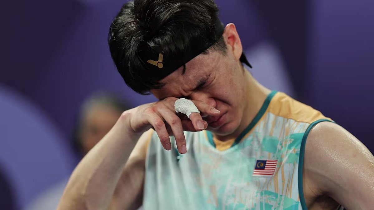 everysza's tweet photo. A tale of two emotions. He broke down so hard because of how people treated him yet still smiled gently when the medal was presented to him. A gentle soul, a kind heart. I hope you heal every part of you that was hurt previously, Zii Jia. Long road to recover your inner wounds ❤️ https://t.co/LkIKoCPmVP