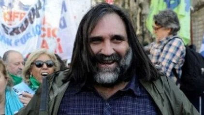 NO SE OLVIDEN DE BARADEL

ESTE TIPO FUE A VENEZUELA COMO "VEEDOR" DE LAS ELECCIONES, INVITADO POR NICOLAS MADURO, COBRO LOS VIATICOS Y NO VIO NADA. 

YA DE REGRESO AL PAIS. SE HIZO EL BOLUDO Y NO APARECE POR NINGUN LADO.